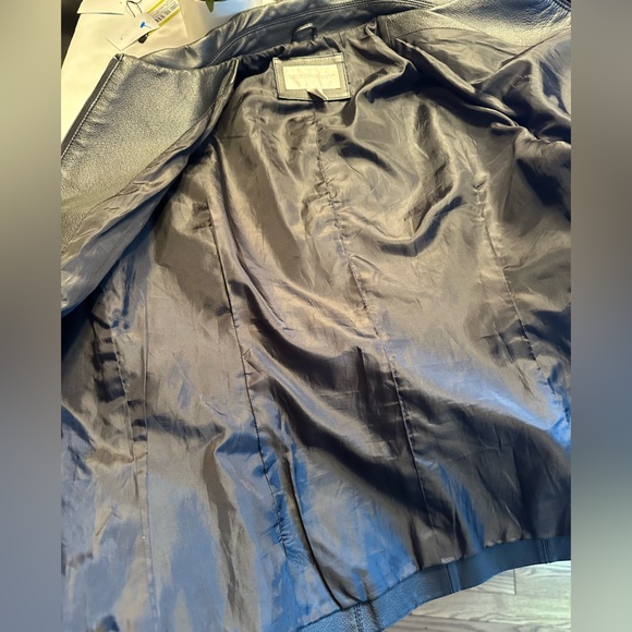 Genuine Leather Jacket with Zipper & Pockets - Picture 9 of 9